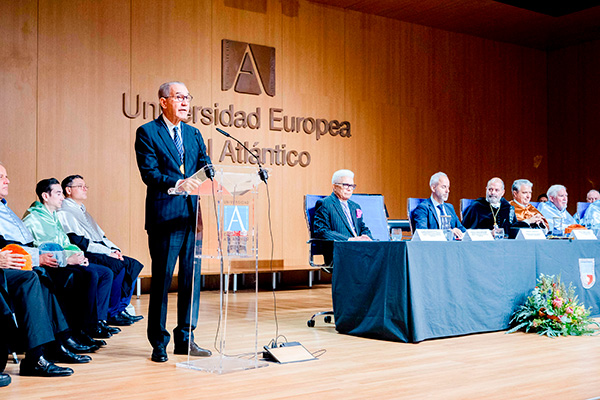 Lección inaugural titulada «La gratitud como esencia de la educación y del servicio».