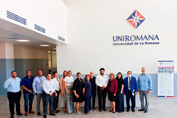 Representantes del MESCYT y universidades dominicanas