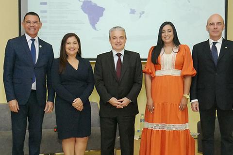  UNIROMANA concurre con otras universidades, intelectuales y diplomáticos en un encuentro iberoamericano