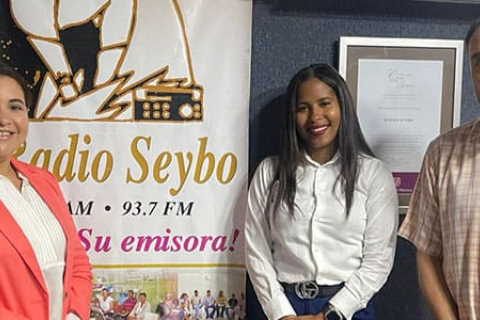 UNIROMANA impulsa la educación superior en una entrevista en Radio Seybo