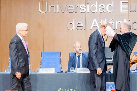 UNIROMANA distingue al Ministro de Educación Superior de República Dominicana con la medalla de honor de UNEATLANTICO